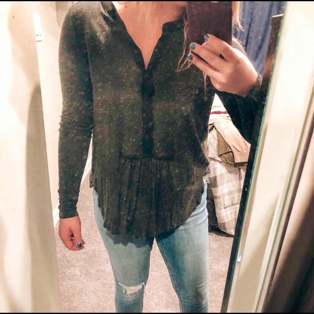 Gray long sleeve shirt